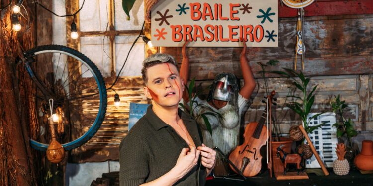 Carlos Filho segue o 'baile brasileiro' em álbum de forró com temas de Assisão, Humberto Teixeira e Pinto do Acordeon