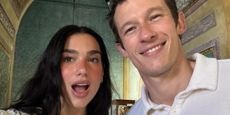 Amamos esse detalhe literário na decoração do casamento da Dua Lipa