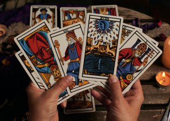 ‘Os Enamorados’, carta do Tarot do 2º semestre, diz muitos sobre escolhas