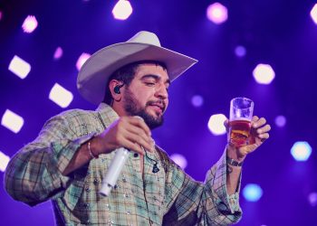 'Não conseguiu cantar de tão bêbado': como excesso de álcool nos palcos e bastidores afeta rotina dos artistas