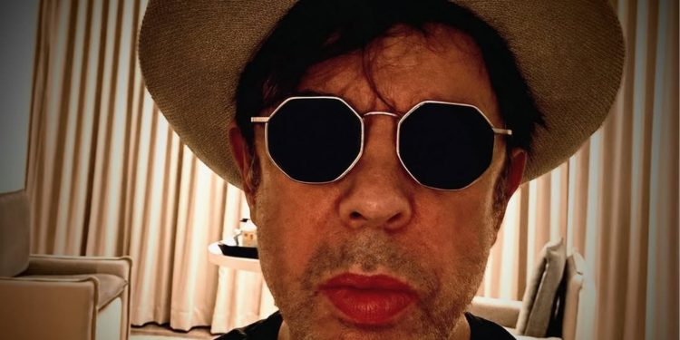 Vocalista do Echo & the Bunnymen sofre acidente de carro e banda adia show nos EUA