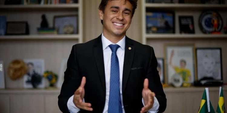 Nikolas usa música com ofensas à polícia ao anunciar emenda para batalhão da PM e gera repercussão